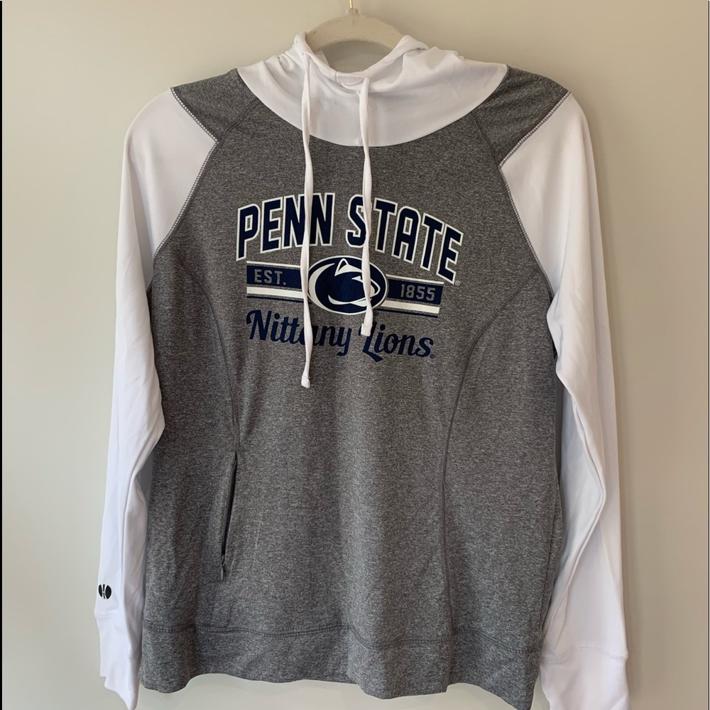 Penn state sweatshirt.